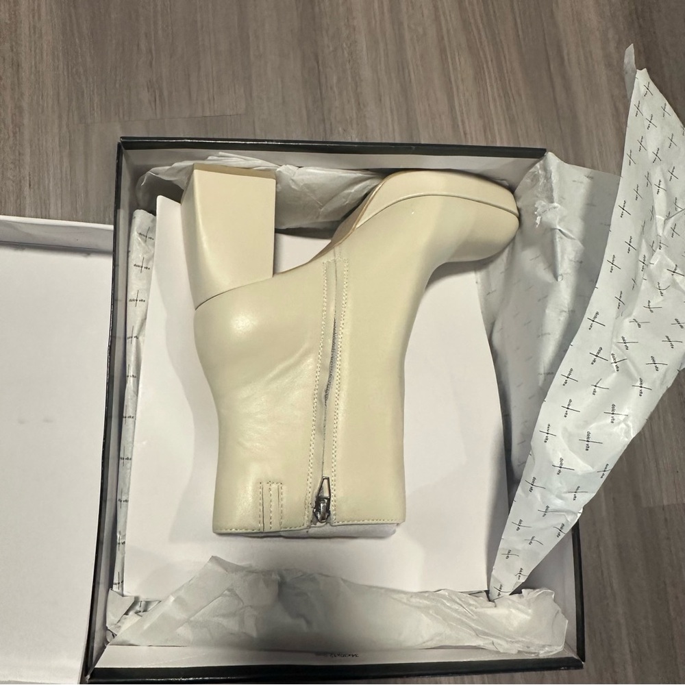 Dolce Vita Ulyses Platform Bootie - Picture 8 of 9